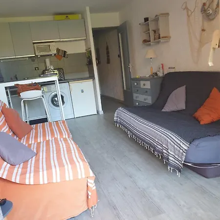 Petit Nid Au Lavandou Apartment *